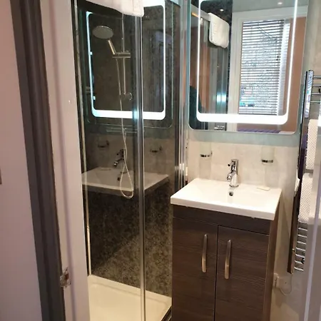 Bed and Breakfast Compston House