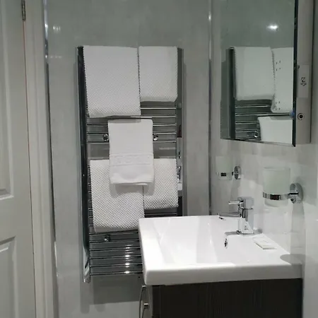 Bed and Breakfast Compston House