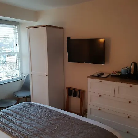 Compston House 4*